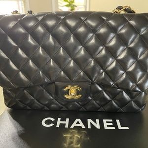Chanel Jumbo Classic Lambskin Single Flap Bag